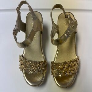 Pazitos Floral Wedges